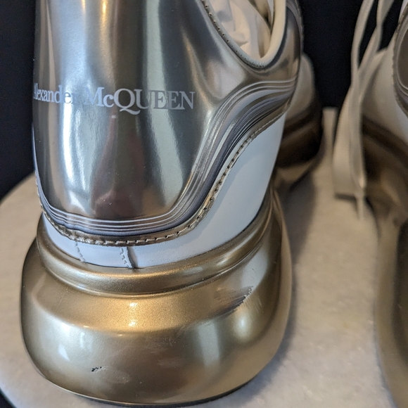 Men's Alexander McQueen oversized sneaker US12 wht vanilla/gold/silver - Picture 5 of 10